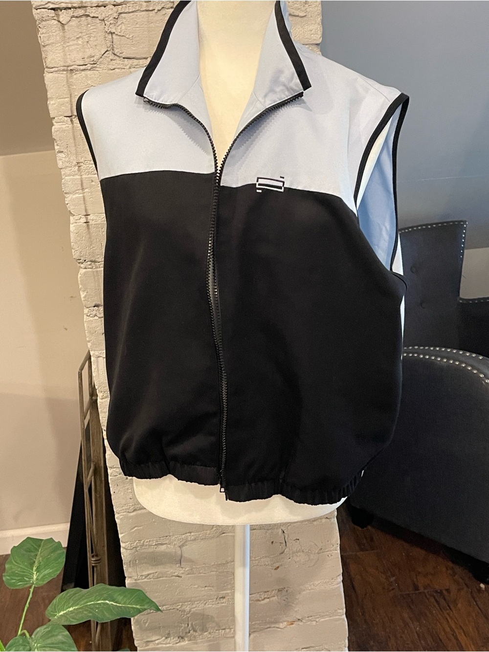 Sleeveless Zip athletic golf Vest in blue and black Vintage 1980’s - Picture 2 of 5